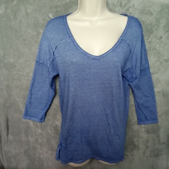 AriZona Tops - Arizona Jean Co Blue V-neckline 3/4 Sleeve Lightweight